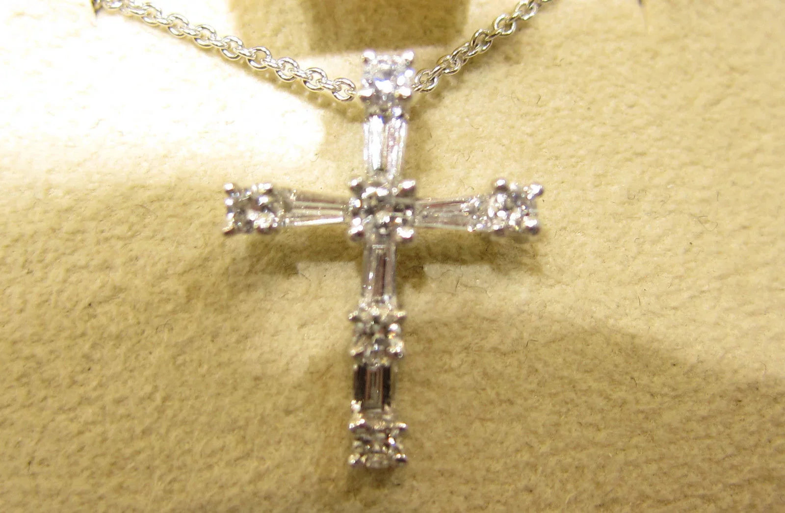 DIAMOND ROUND BRILLIANT BAGUETTE CROSizeSize PENDANT