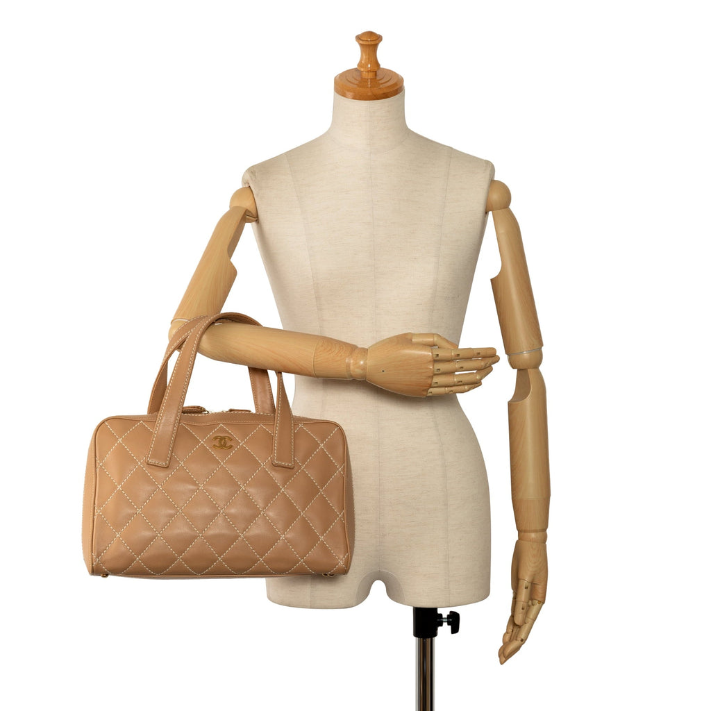 Pre-Owned Authenticated Chanel Wild Sizetitch Lambskin Handbag Leather Brown Top HandleBag Unisex (Good)