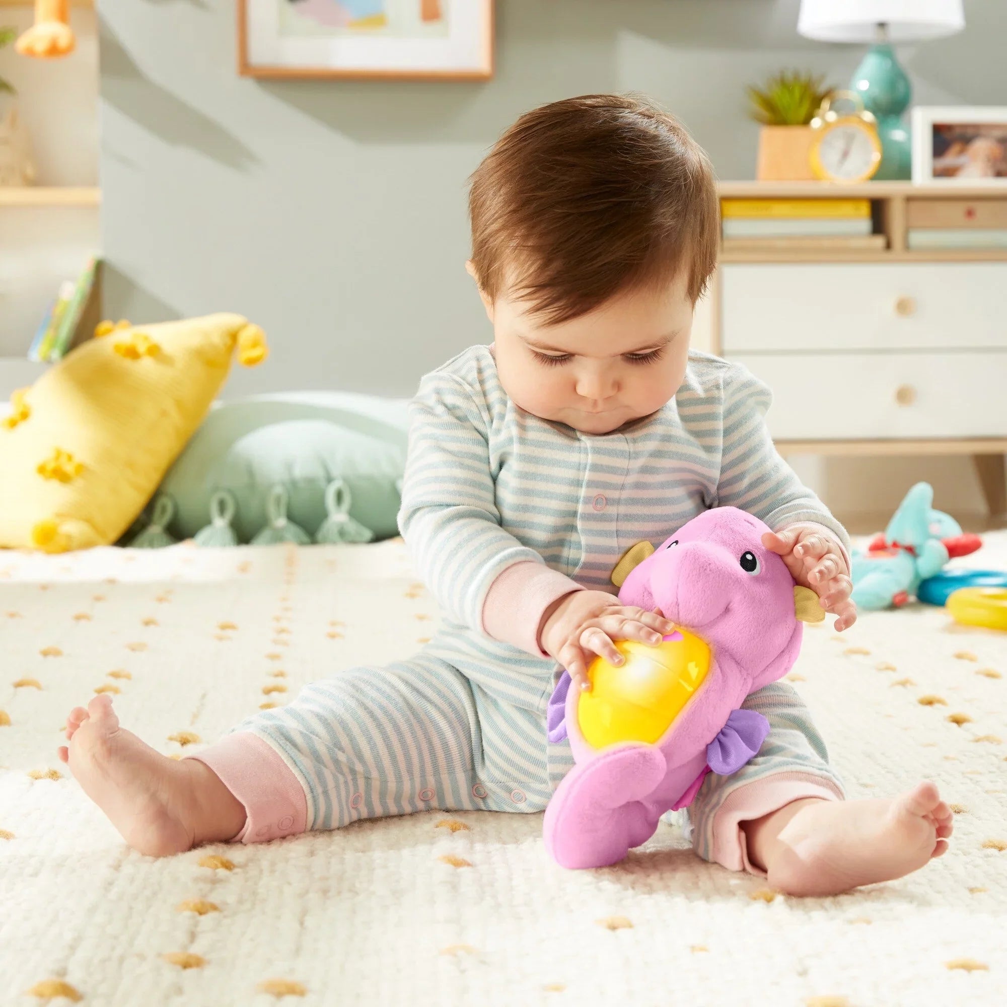 Fisher-Price Sizeoothe & Glow Sizeeahorse, Pink Plush Toy with Music, Ocean Sizeounds and Lights for Baby