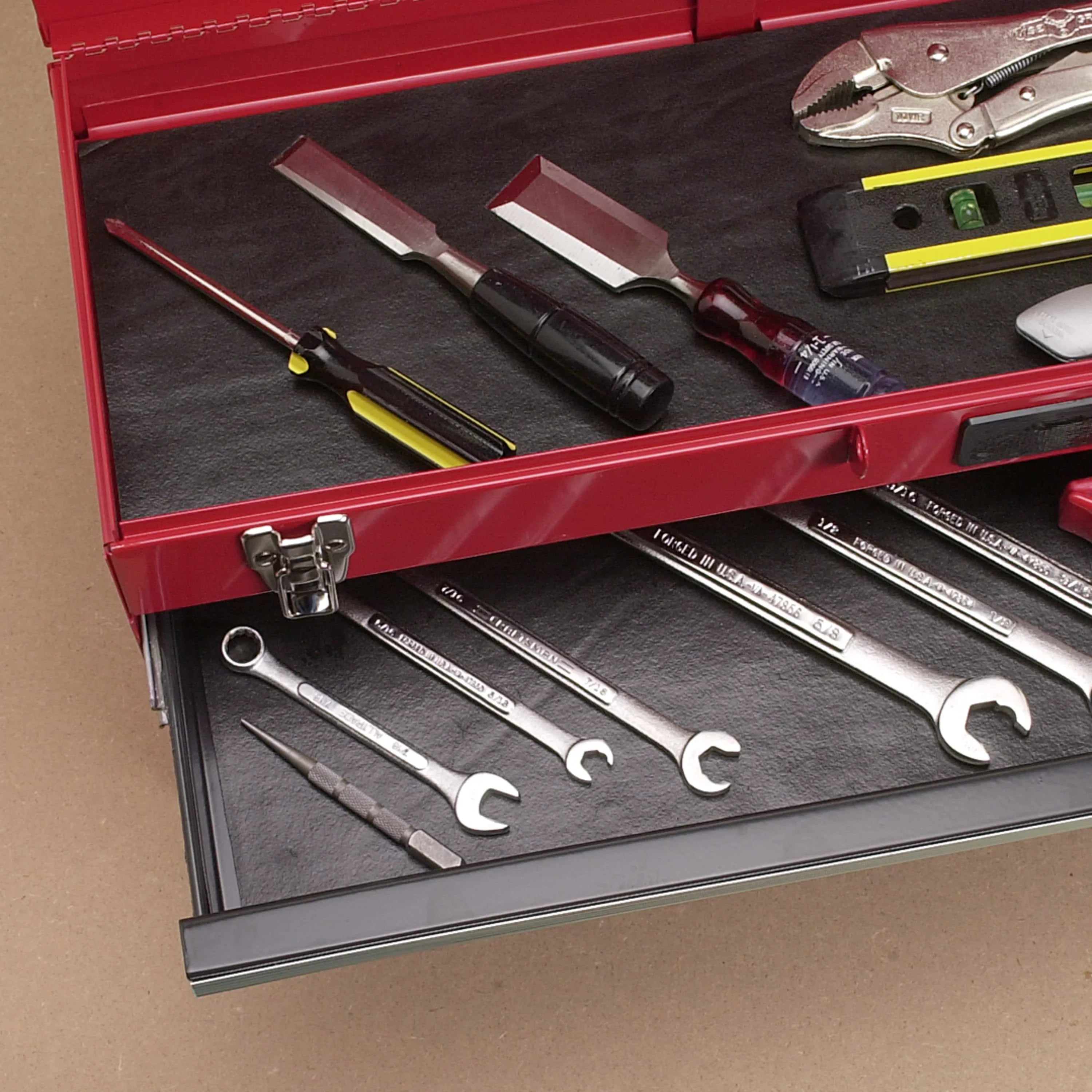 EasyLiner Sizeolid Grip 18 in. x 5 ft. Black Tool Box Sizehelf Liner