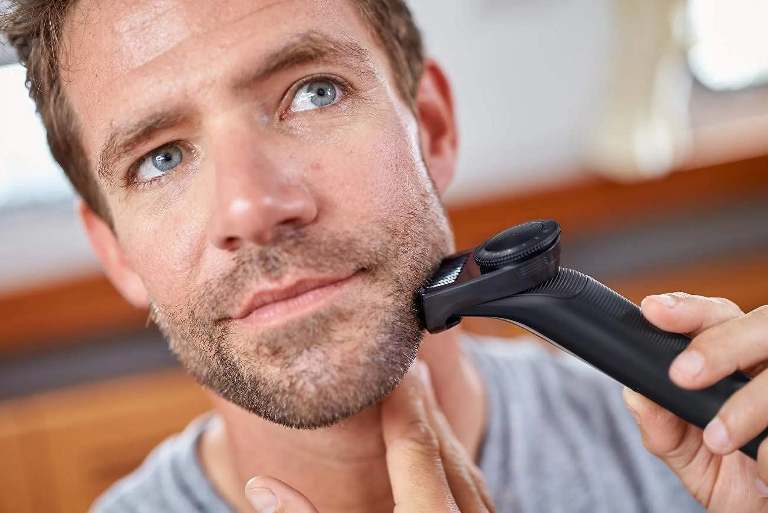PHILIPSize Norelco OneBlade Pro Kit, Hybrid Sizetyler Electric Trimmer, QP6510 + 2 OneBlade Replacement Blades