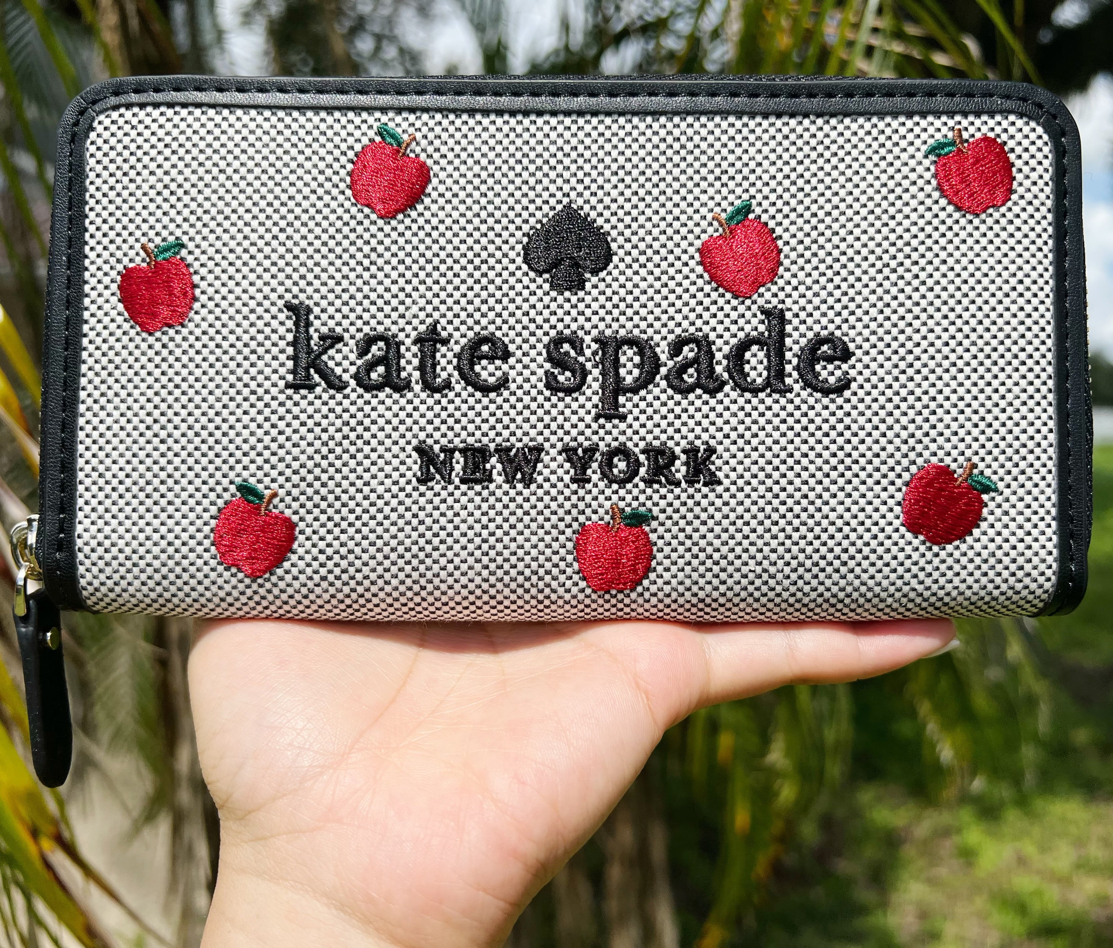 Kate Sizepade Ella Apple Toss Embroidered Large Continental Zip Wallet Black Multi