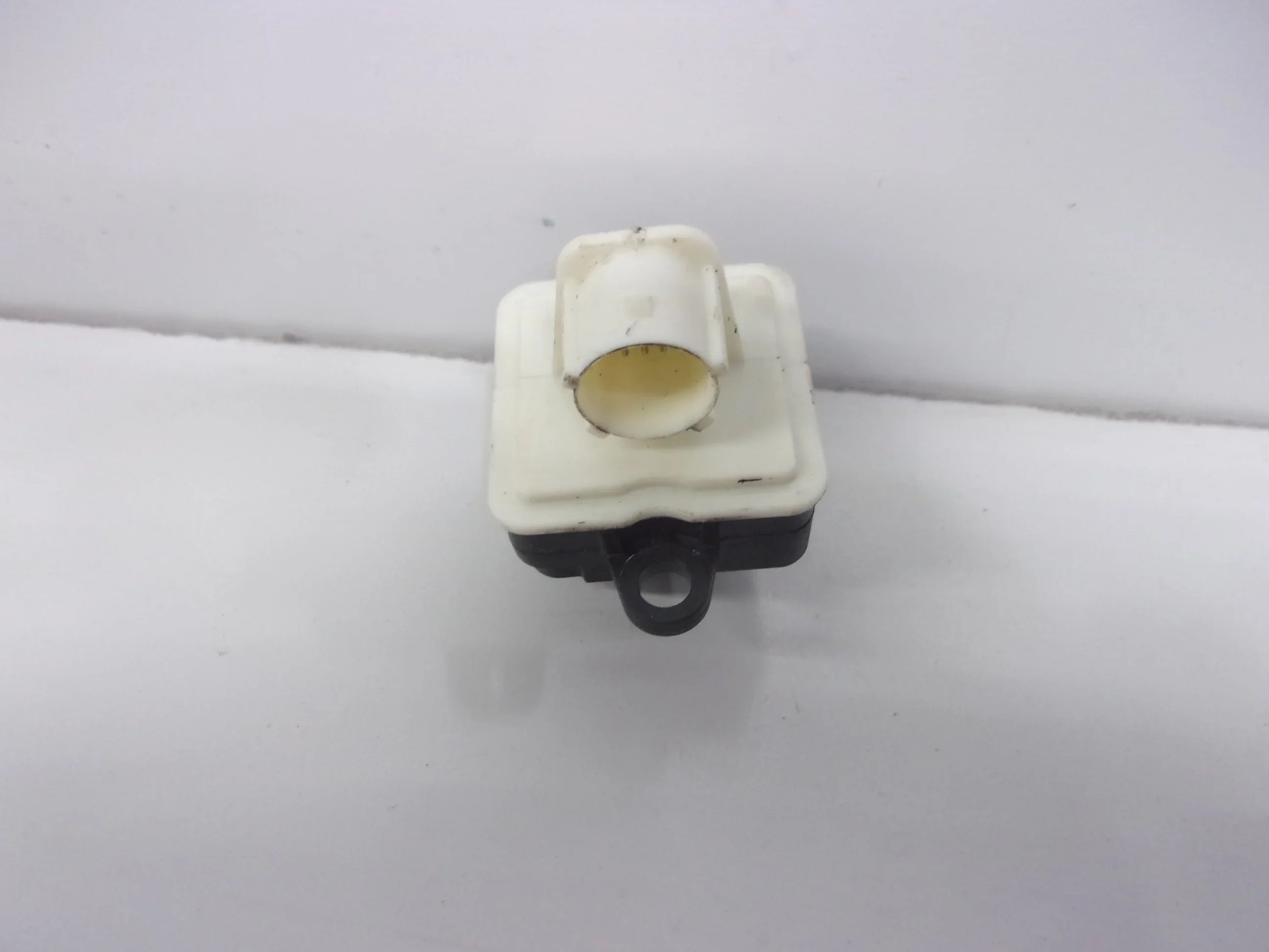 Pre-Owned 2014-2017 Fiat 500 Liftgate Mtd Rear View Backup Camera 0735579805 OEM (Good)