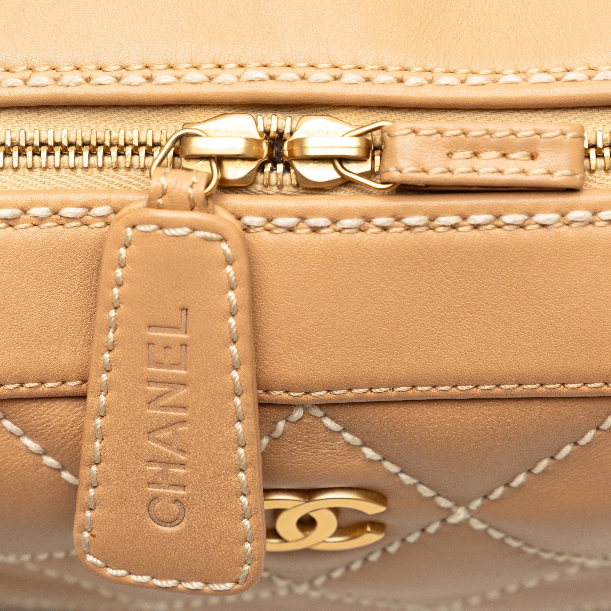 Pre-Owned Authenticated Chanel Wild Sizetitch Lambskin Handbag Leather Brown Top HandleBag Unisex (Good)