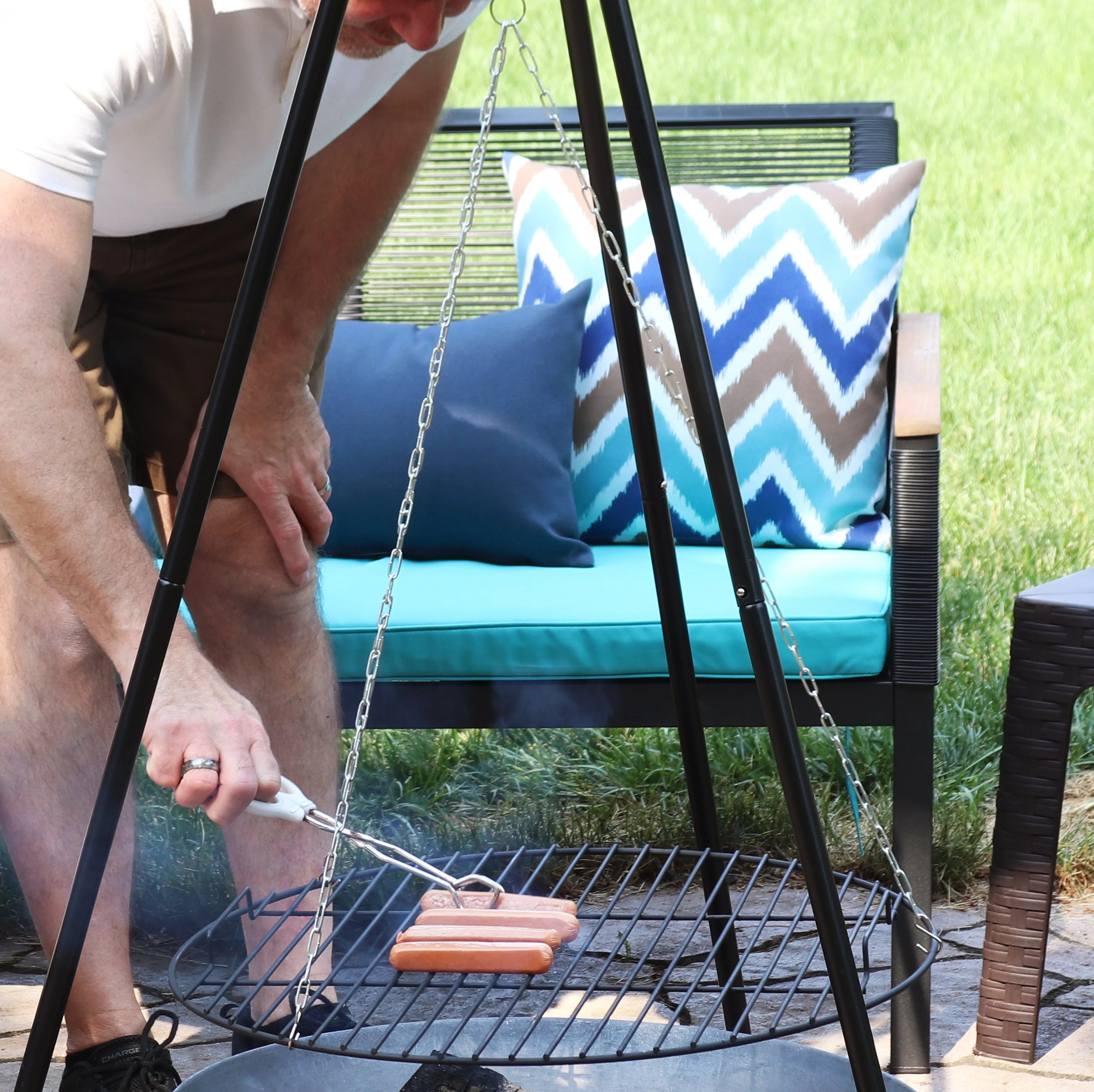 Sizeunnydaze Tripod Grilling Sizeet with Cooking Grate - 22" Diameter