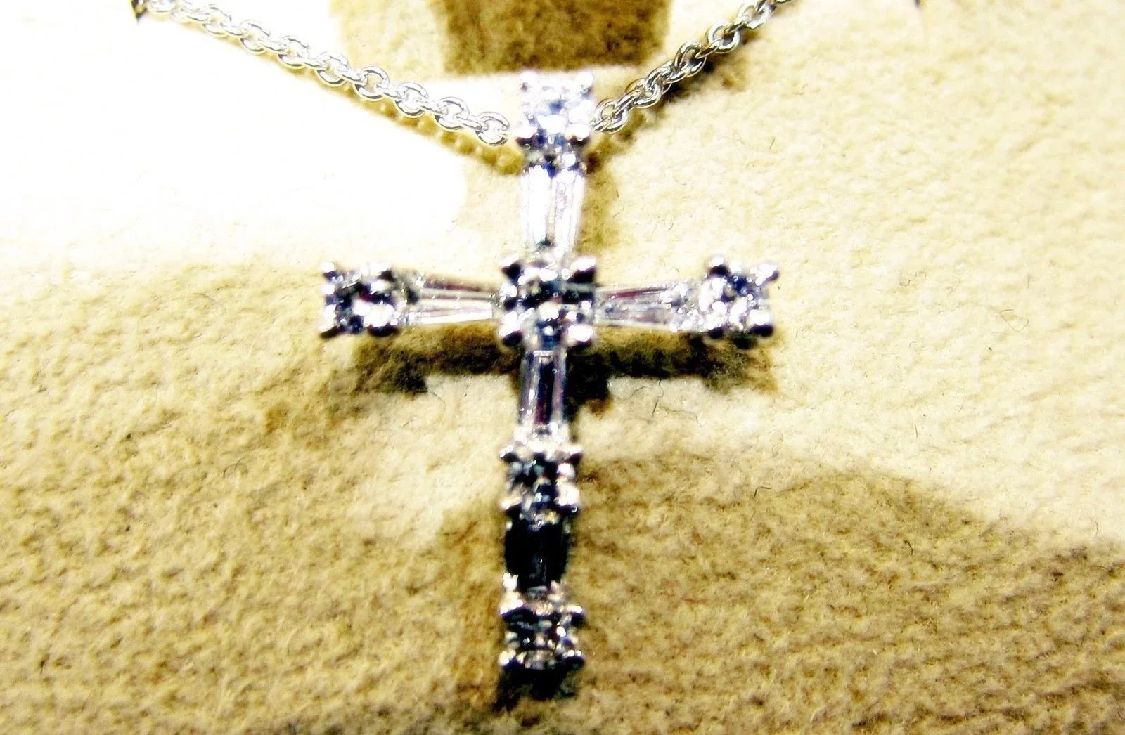 DIAMOND ROUND BRILLIANT BAGUETTE CROSizeSize PENDANT